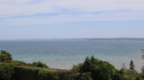 Luxury Holiday home with cliff top sea and city views, Whangaparaoa